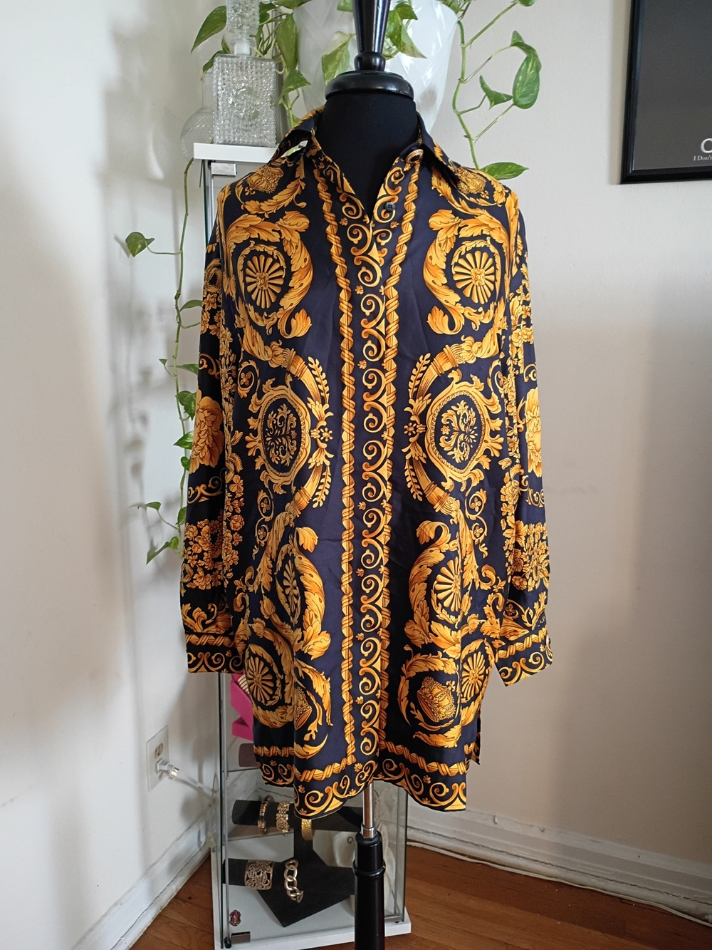 Vintage SAKS FIFTH AVENUE Button Down in Black and Gold